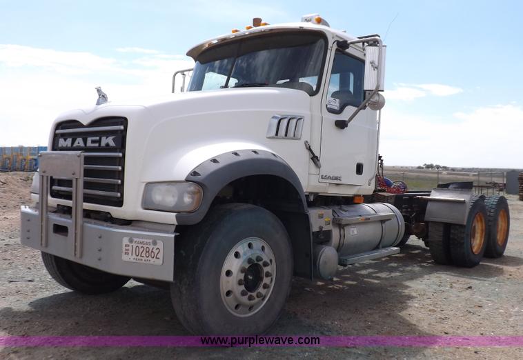 image for item K3893 2008 Mack GU713 truck tractor
