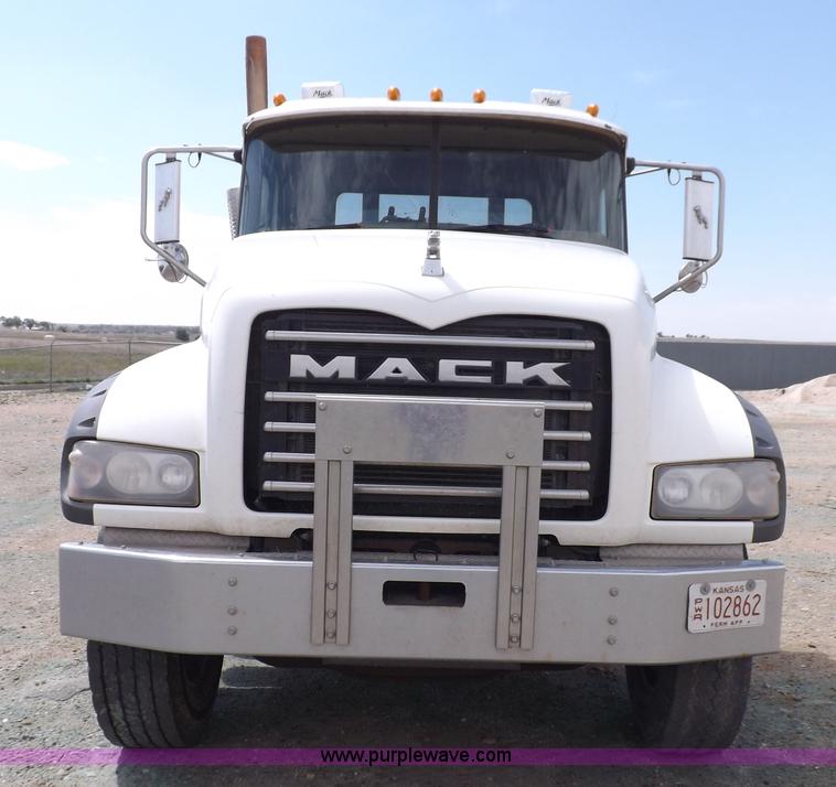 image for item K3893 2008 Mack GU713 truck tractor