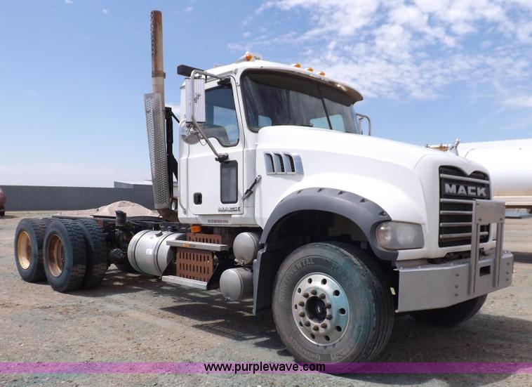 image for item K3893 2008 Mack GU713 truck tractor