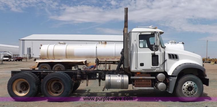 image for item K3893 2008 Mack GU713 truck tractor