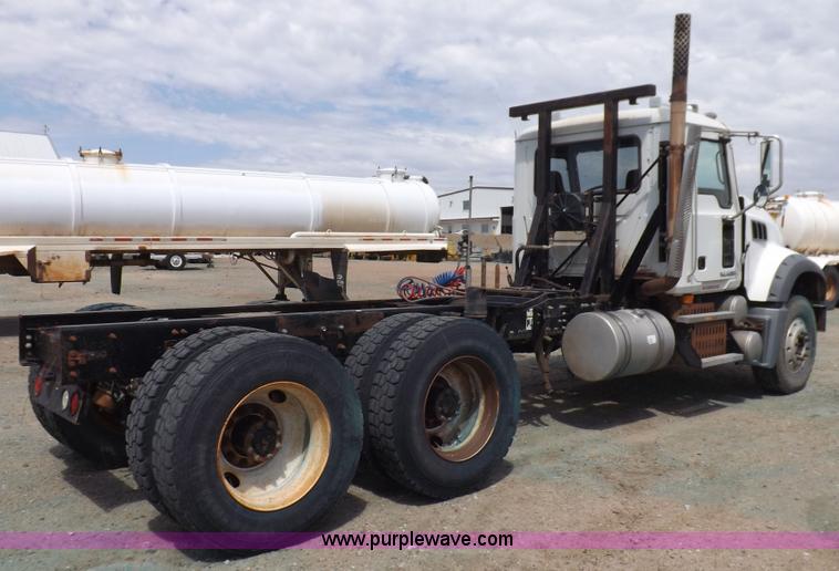 image for item K3893 2008 Mack GU713 truck tractor