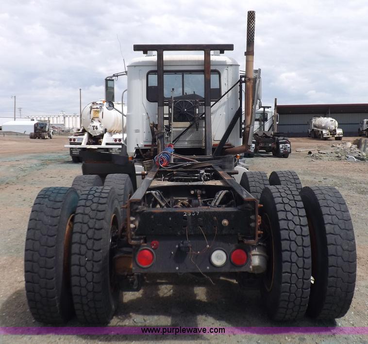 image for item K3893 2008 Mack GU713 truck tractor
