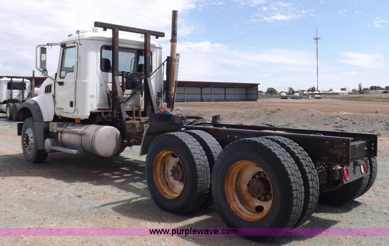 image for item K3893 2008 Mack GU713 truck tractor