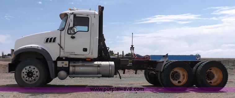 image for item K3893 2008 Mack GU713 truck tractor