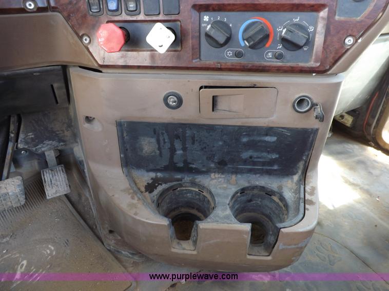 image for item K3893 2008 Mack GU713 truck tractor