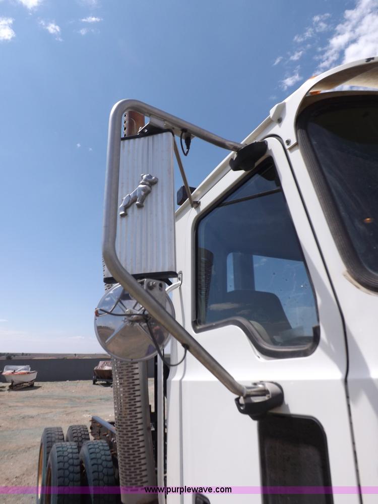 image for item K3893 2008 Mack GU713 truck tractor