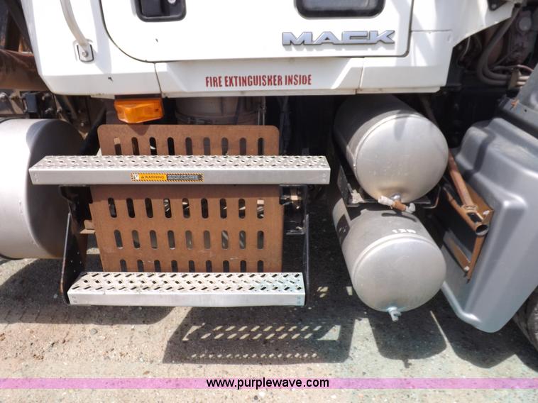 image for item K3893 2008 Mack GU713 truck tractor