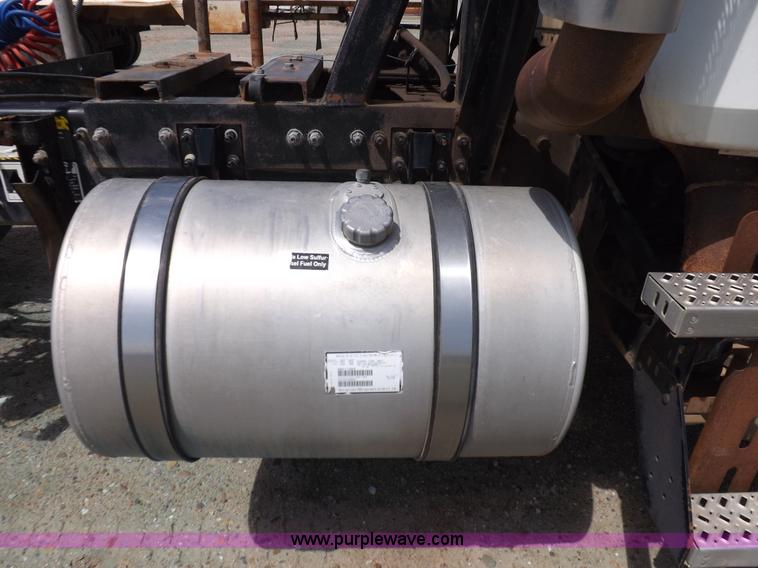 image for item K3893 2008 Mack GU713 truck tractor