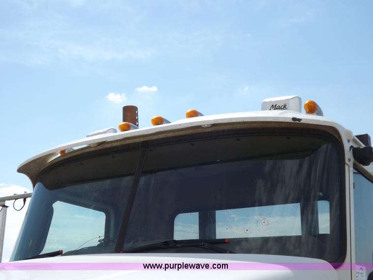 image for item K3893 2008 Mack GU713 truck tractor