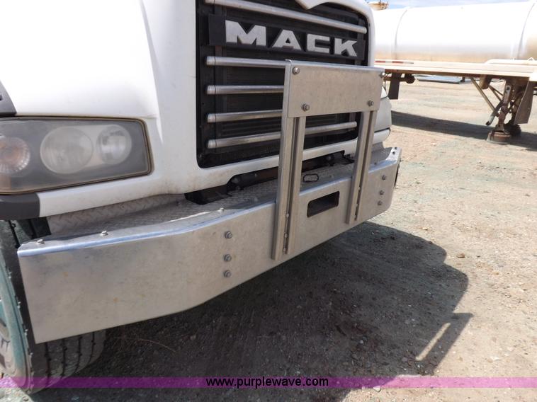 image for item K3893 2008 Mack GU713 truck tractor