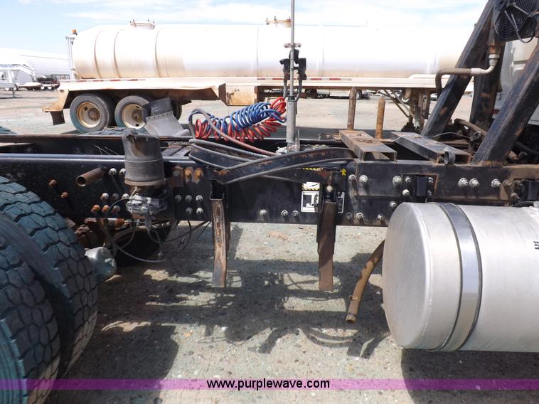 image for item K3893 2008 Mack GU713 truck tractor