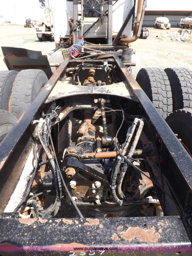 image for item K3893 2008 Mack GU713 truck tractor