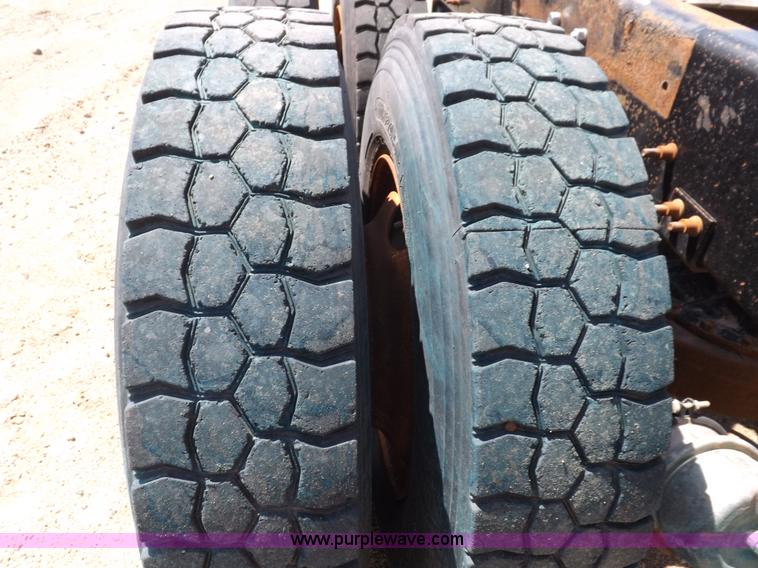 image for item K3893 2008 Mack GU713 truck tractor