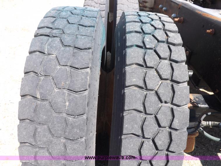 image for item K3893 2008 Mack GU713 truck tractor