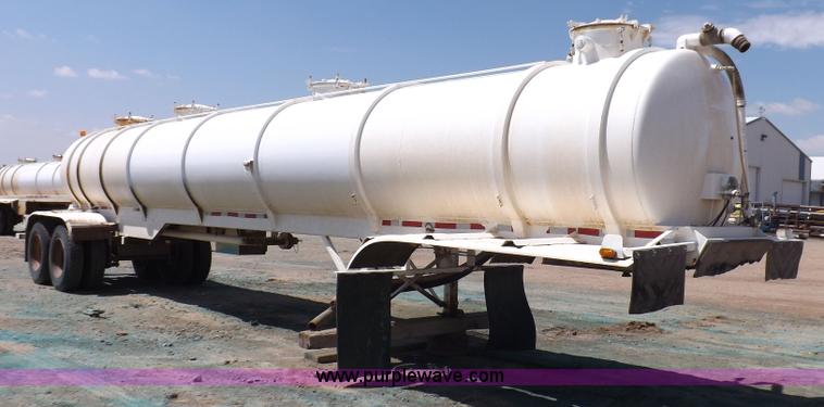 image for item K3894 1994 Falcon VT130B vacuum trailer