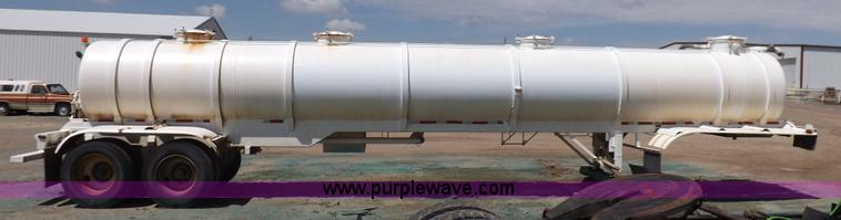 image for item K3894 1994 Falcon VT130B vacuum trailer