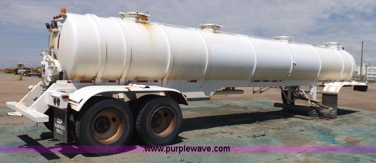 image for item K3894 1994 Falcon VT130B vacuum trailer