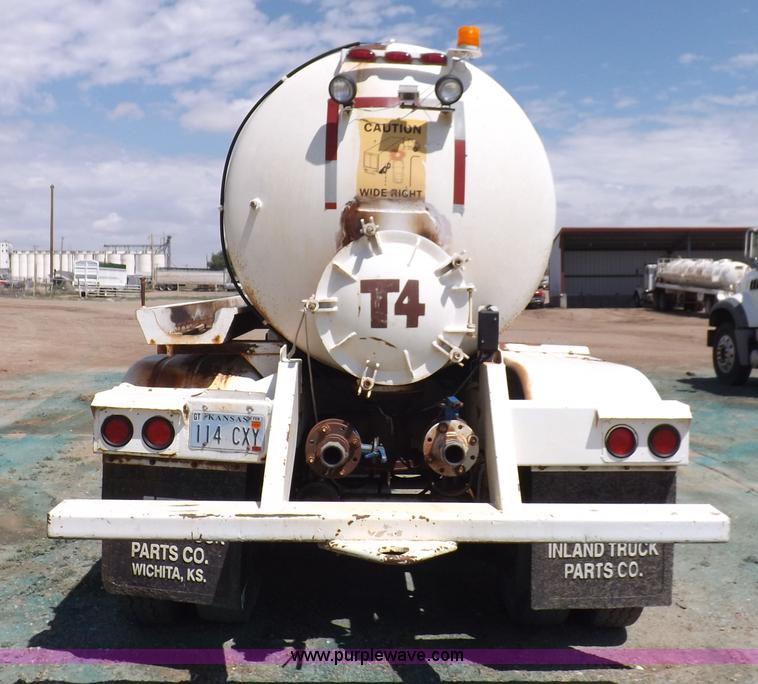 image for item K3894 1994 Falcon VT130B vacuum trailer