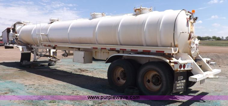 image for item K3894 1994 Falcon VT130B vacuum trailer