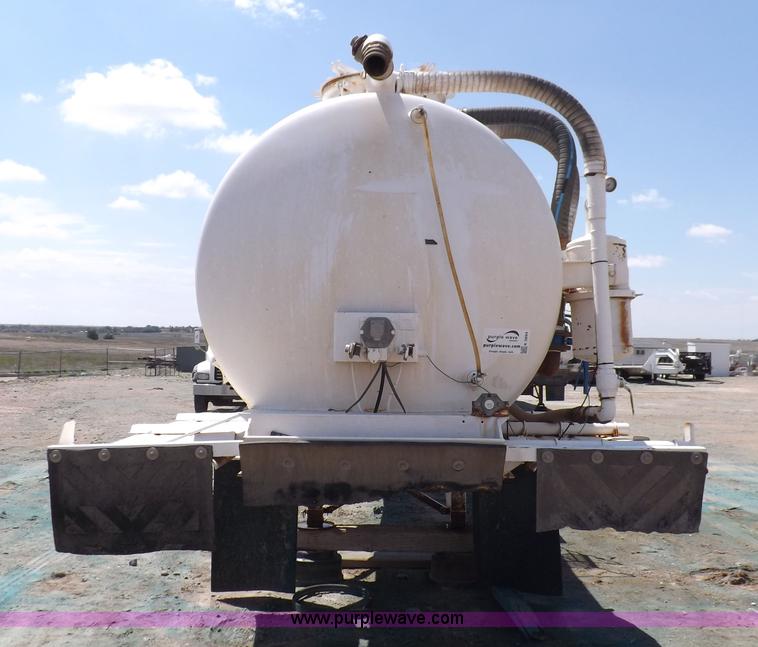 image for item K3894 1994 Falcon VT130B vacuum trailer