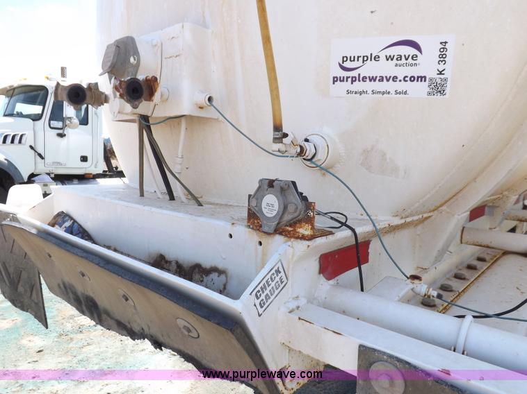 image for item K3894 1994 Falcon VT130B vacuum trailer