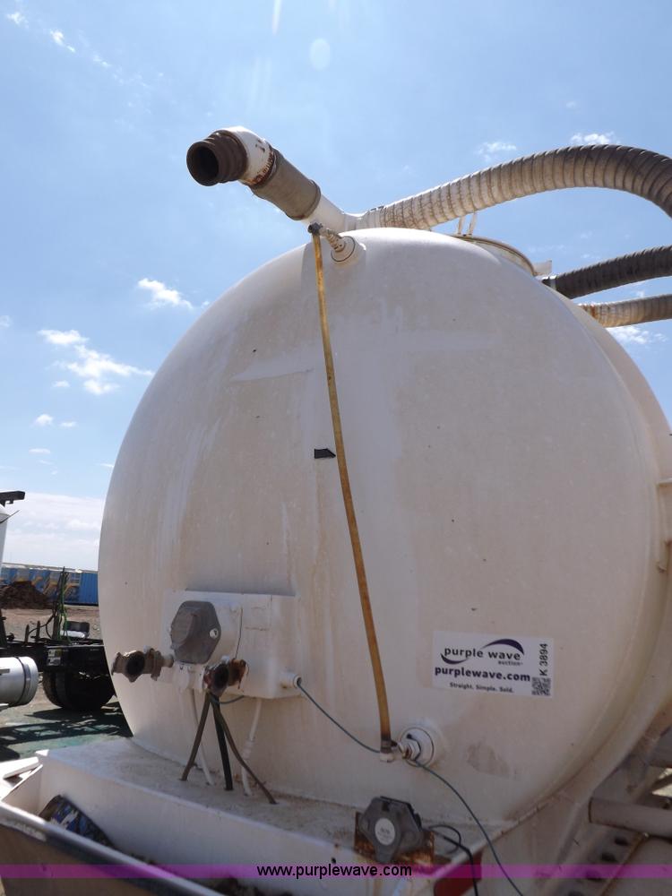 image for item K3894 1994 Falcon VT130B vacuum trailer