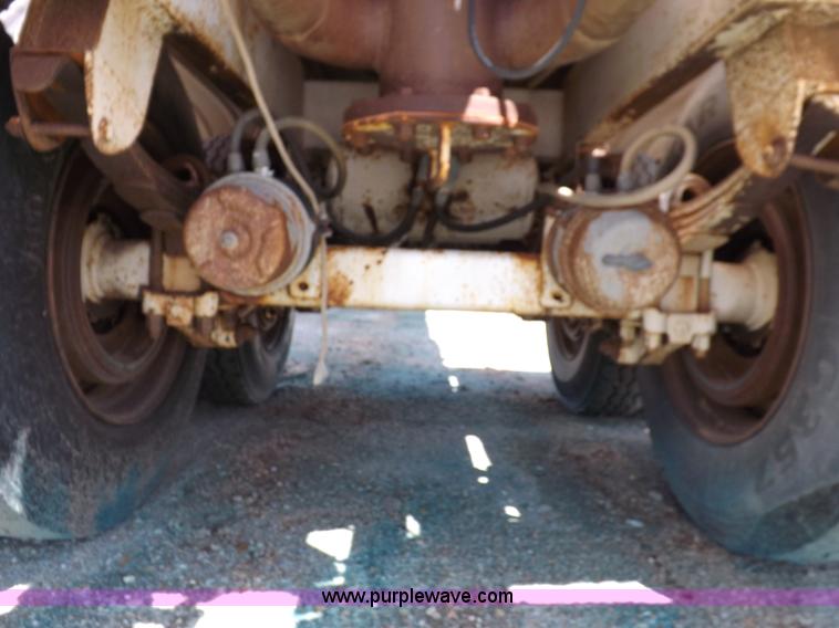 image for item K3894 1994 Falcon VT130B vacuum trailer