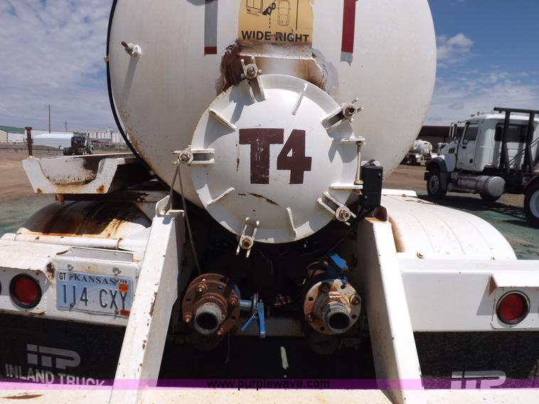 image for item K3894 1994 Falcon VT130B vacuum trailer