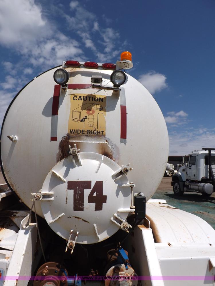 image for item K3894 1994 Falcon VT130B vacuum trailer