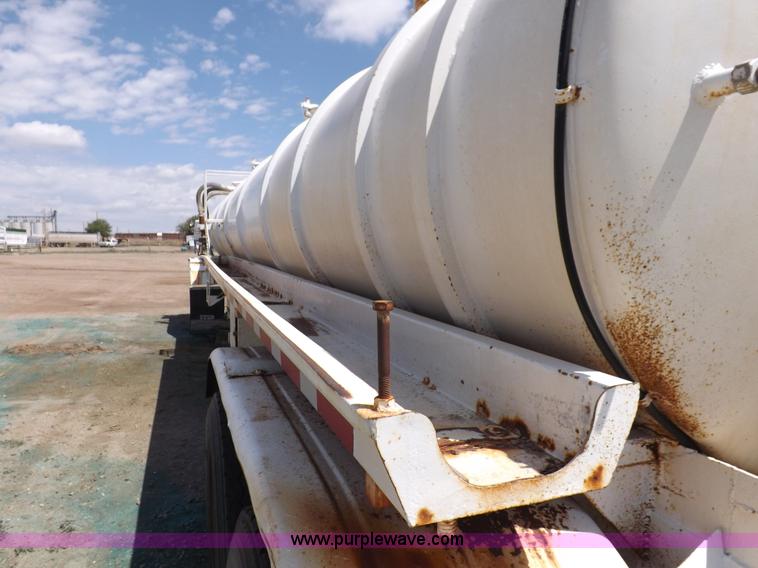 image for item K3894 1994 Falcon VT130B vacuum trailer