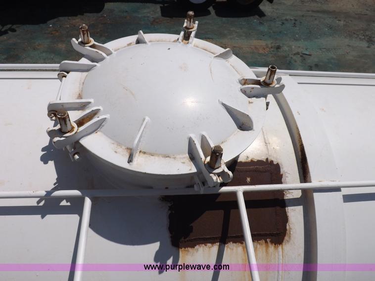 image for item K3894 1994 Falcon VT130B vacuum trailer