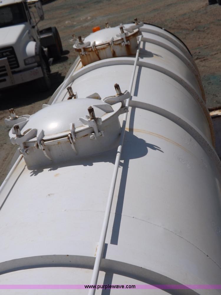 image for item K3894 1994 Falcon VT130B vacuum trailer