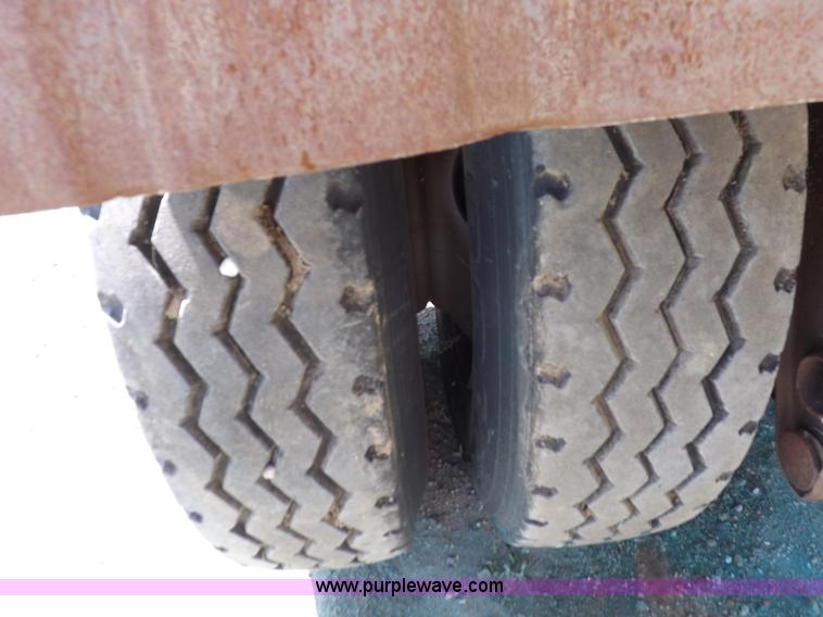 image for item K3894 1994 Falcon VT130B vacuum trailer