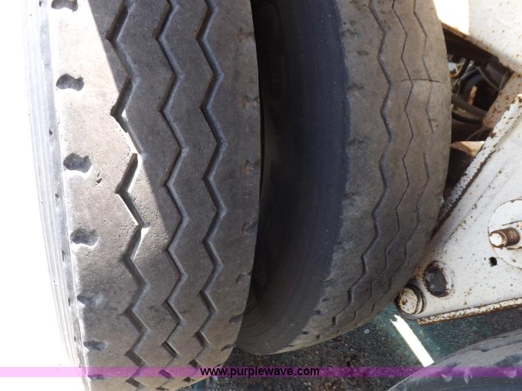 image for item K3894 1994 Falcon VT130B vacuum trailer