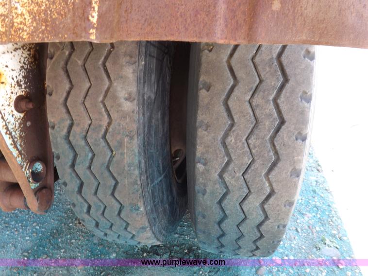 image for item K3894 1994 Falcon VT130B vacuum trailer