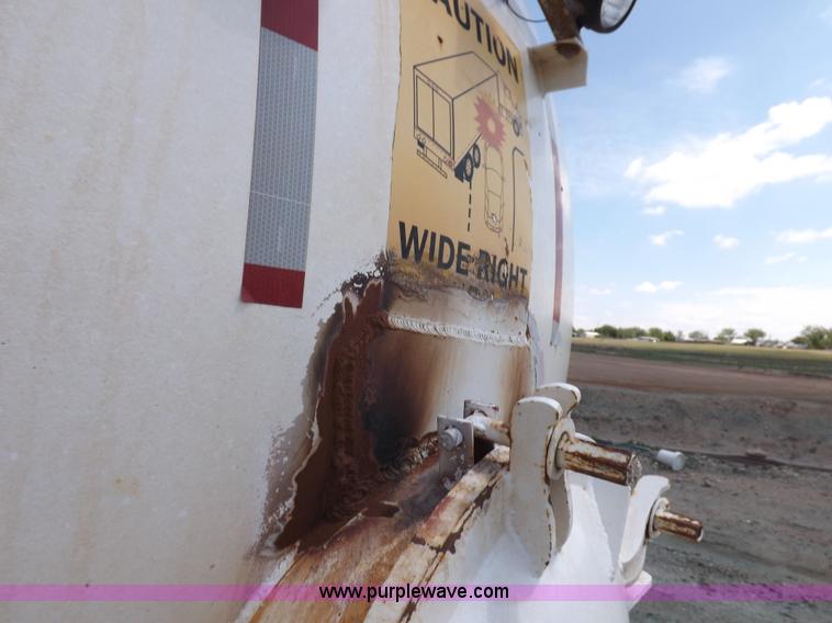 image for item K3894 1994 Falcon VT130B vacuum trailer