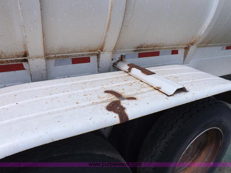 image for item K3894 1994 Falcon VT130B vacuum trailer