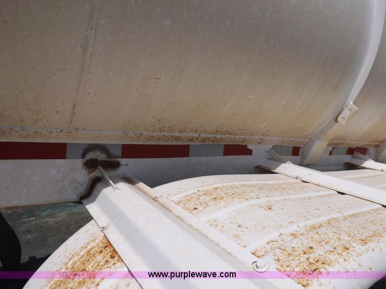 image for item K3894 1994 Falcon VT130B vacuum trailer