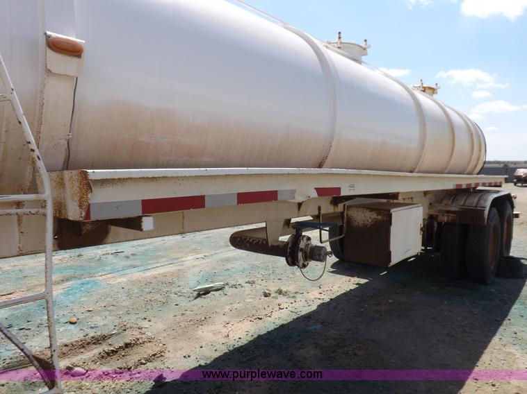 image for item K3894 1994 Falcon VT130B vacuum trailer