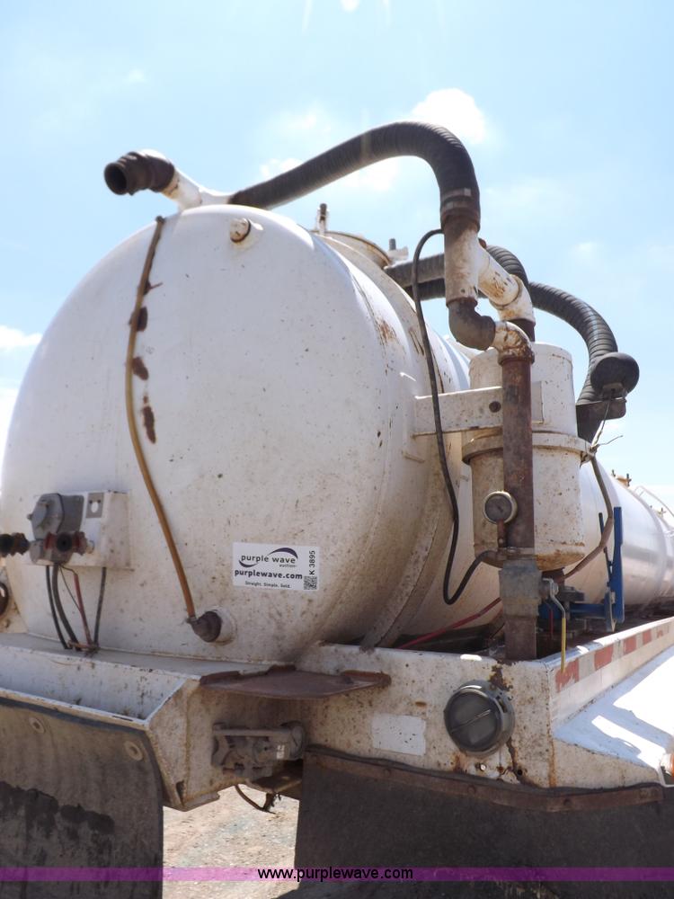 image for item K3895 1998 VE Enterprises vacuum trailer