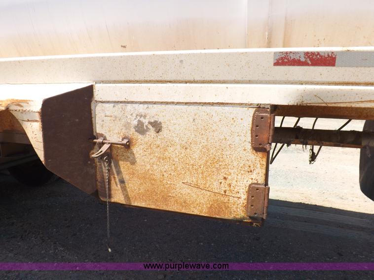 image for item K3895 1998 VE Enterprises vacuum trailer