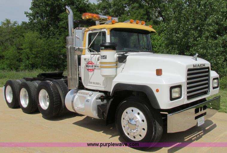image for item K5080 1998 Mack RD688S semi truck