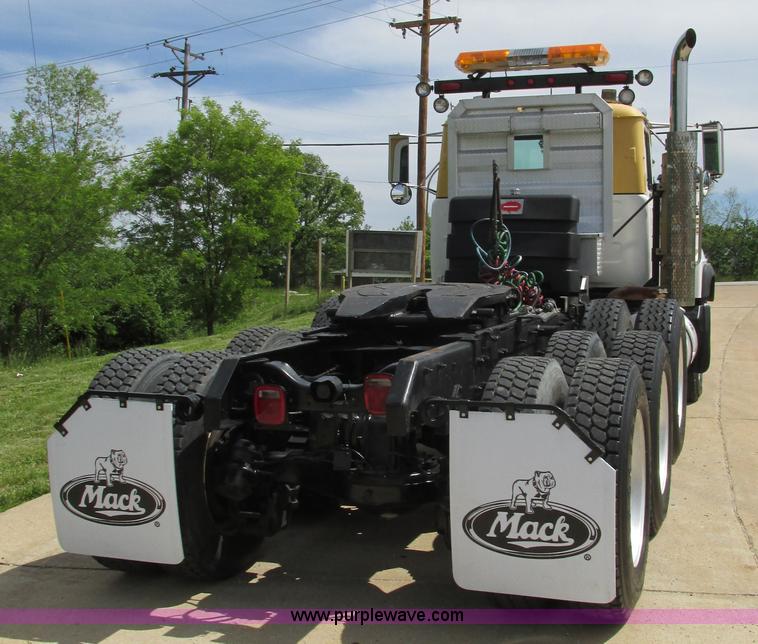 image for item K5080 1998 Mack RD688S semi truck