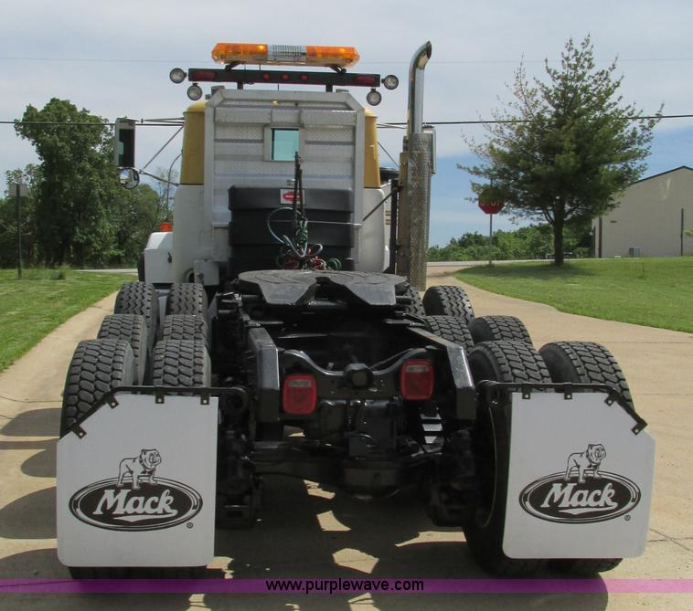image for item K5080 1998 Mack RD688S semi truck