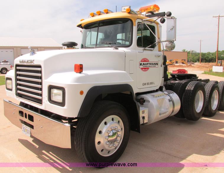 image for item K5080 1998 Mack RD688S semi truck