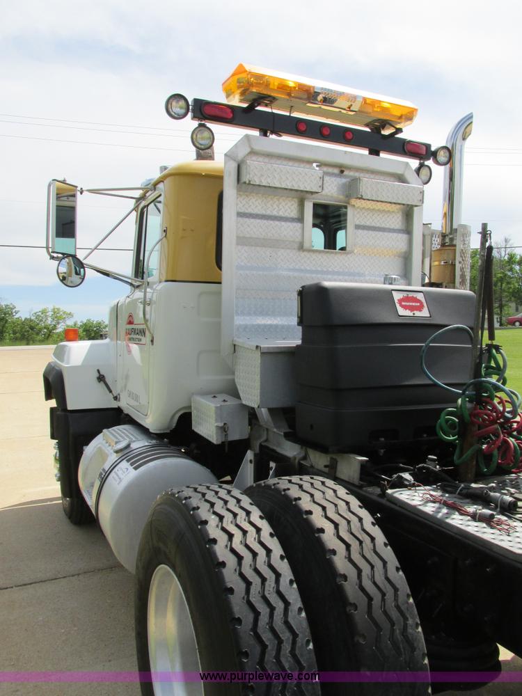 image for item K5080 1998 Mack RD688S semi truck