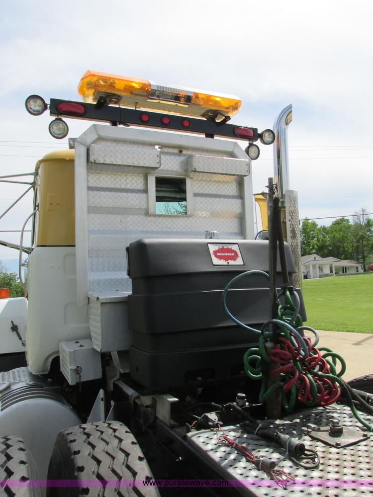 image for item K5080 1998 Mack RD688S semi truck