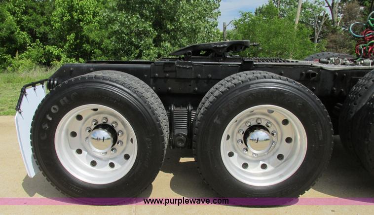 image for item K5080 1998 Mack RD688S semi truck