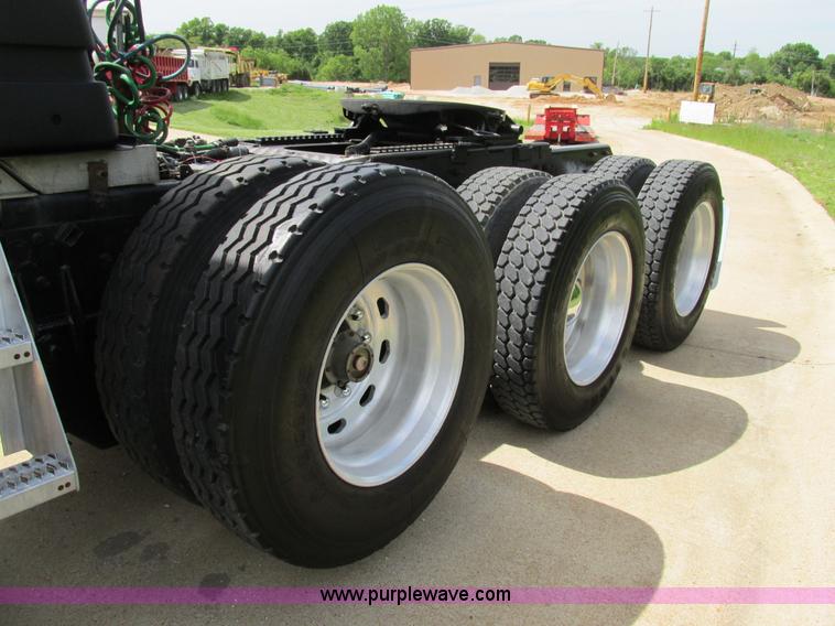 image for item K5080 1998 Mack RD688S semi truck