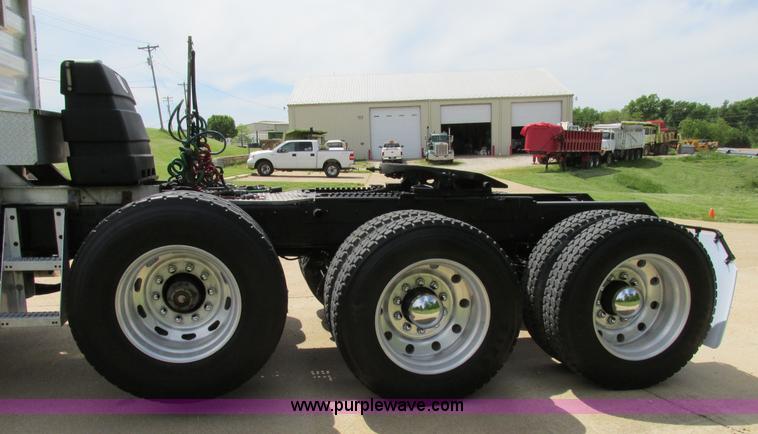 image for item K5080 1998 Mack RD688S semi truck